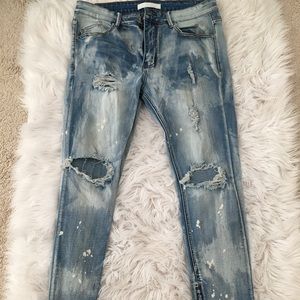KDNK Distressed Jean